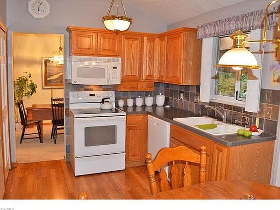 5th image of 35805 Meadowdale Dr