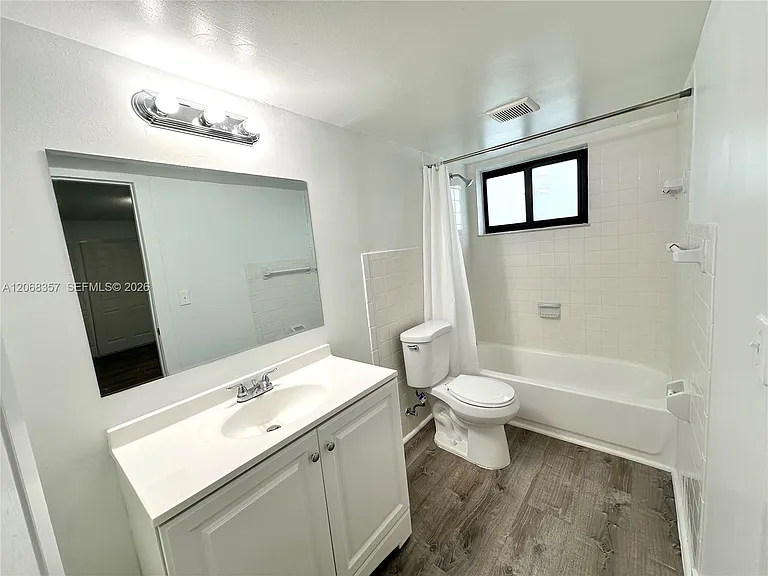 529 SW 4th St #303 — Photo 11