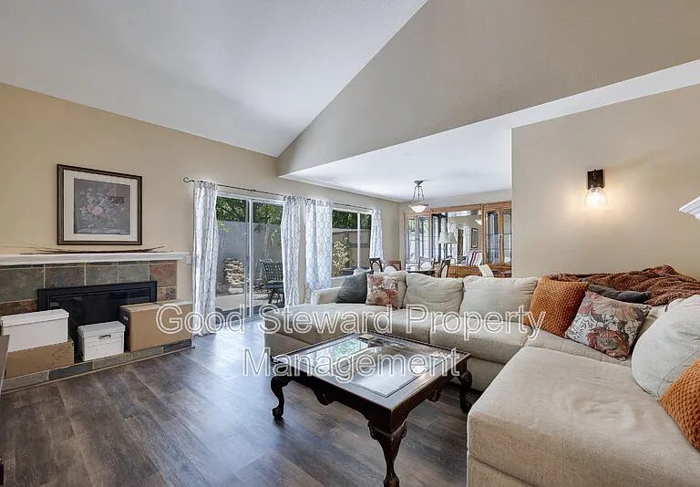 6646 Vista Loma — Photo 7