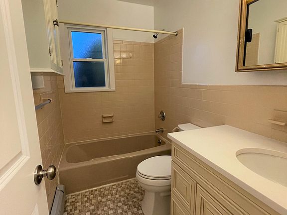 5th image of 17 Ambrose Pl Floor 2