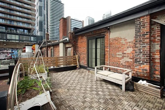 535 Yonge St #3 — Photo 13