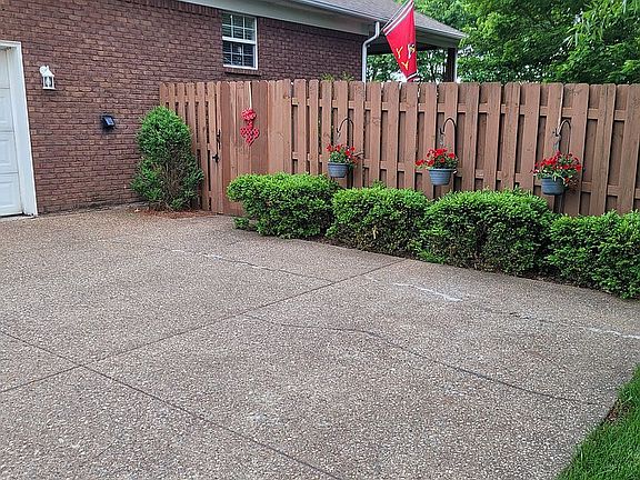 2nd image of 263 Autumn Glen Dr