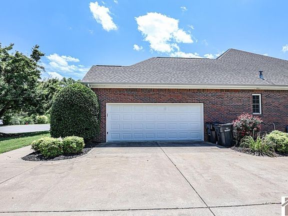 3rd image of 22 White Pine Pl