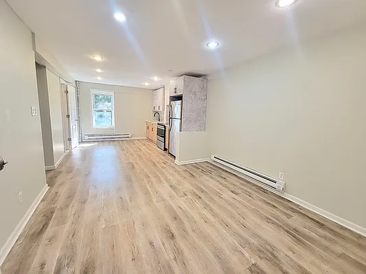 Rented by Friedman Mayer, LREB | media 4