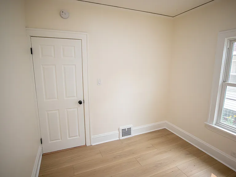 9105 Bancroft Ave — Photo 27