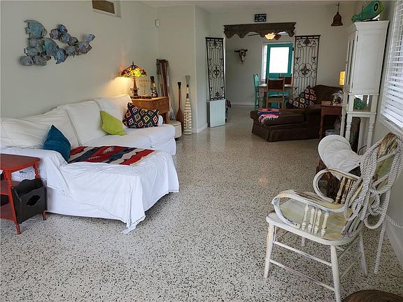 5th image of 3920 Sarasota Ave