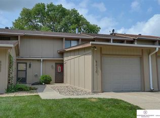 9020 David Cir, Omaha, NE 68138