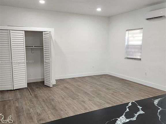 4th image of 520 E 44th St #1E