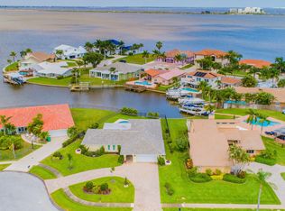 185 Saint Croix Ave, Cocoa Beach, FL 32931