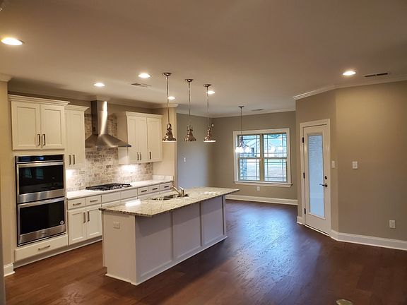 5th image of 75 Pine Valley Dr