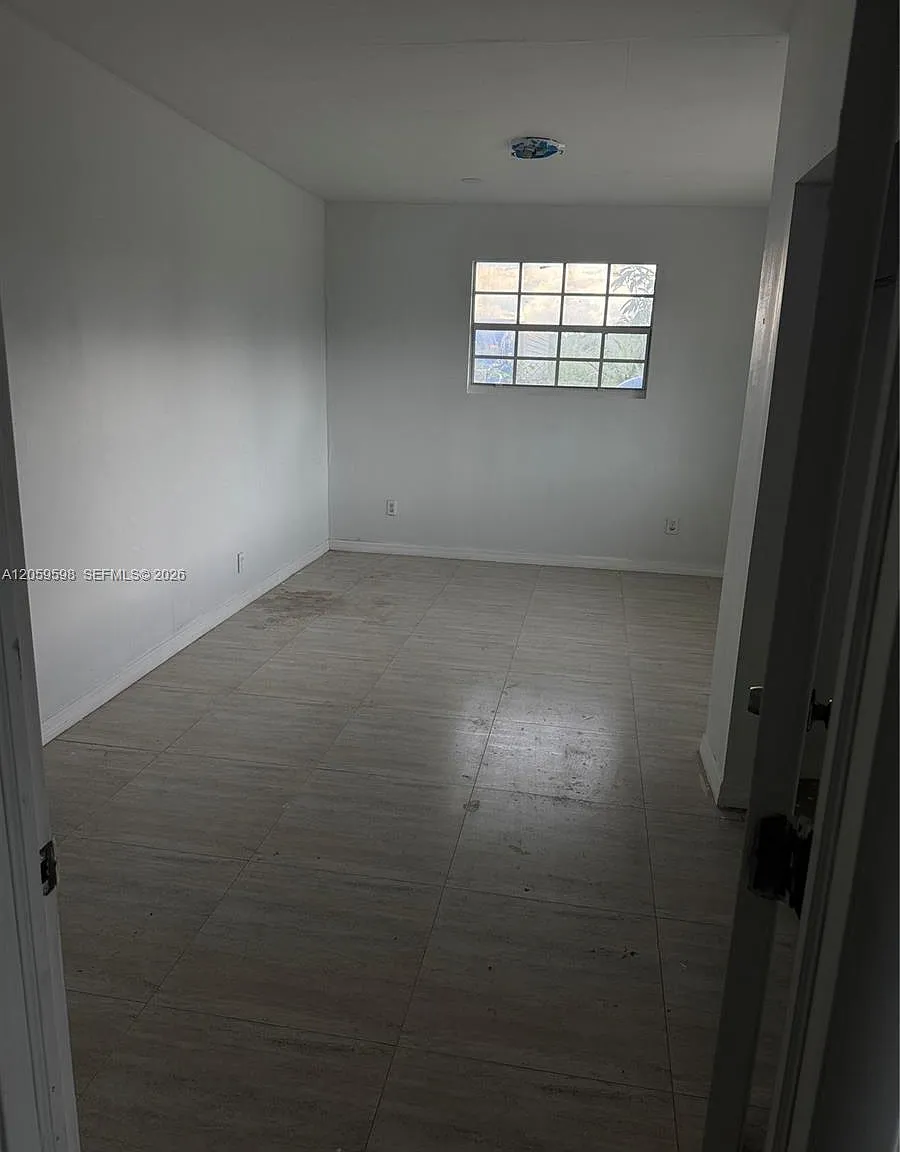 3 bed, 2.0 bath, 2025 sqft, $3,500 — Photo 3