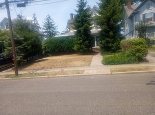240 Pine St, Freeport, NY 11520