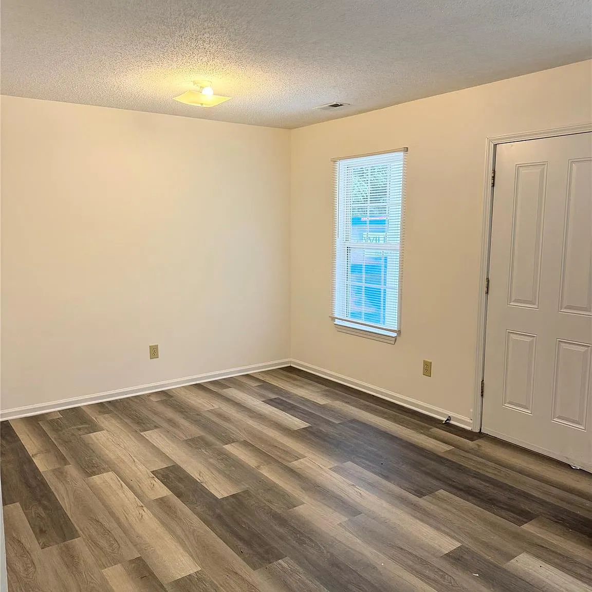 3 bed, 1.0 bath, 1066 sqft, $1,625 — Photo 4