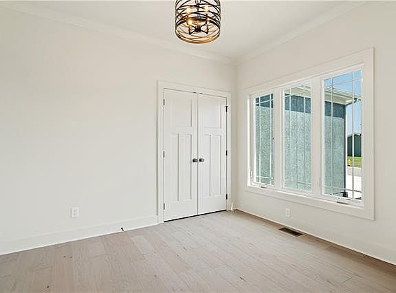 4th image of 142 NW Ambersham Dr