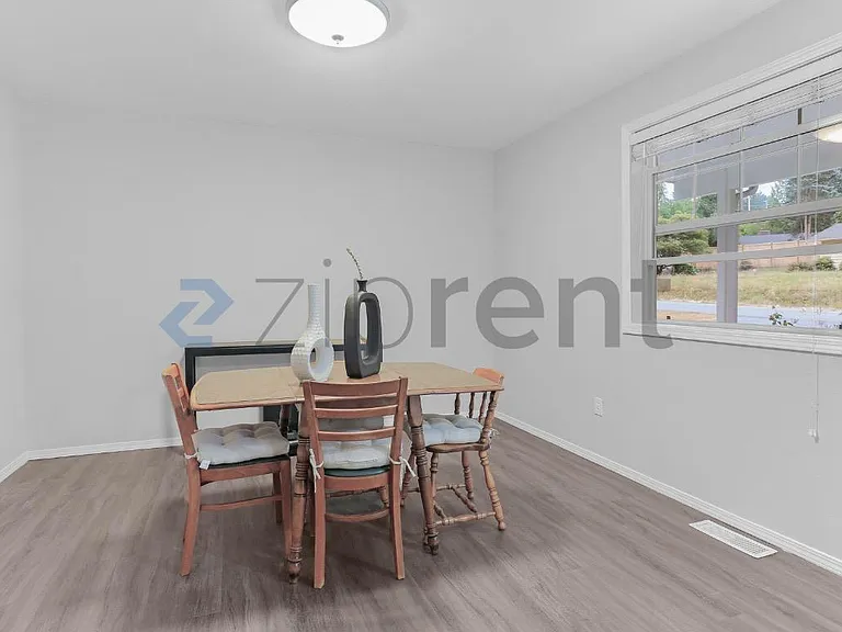 16376 SE 40th St — Photo 8
