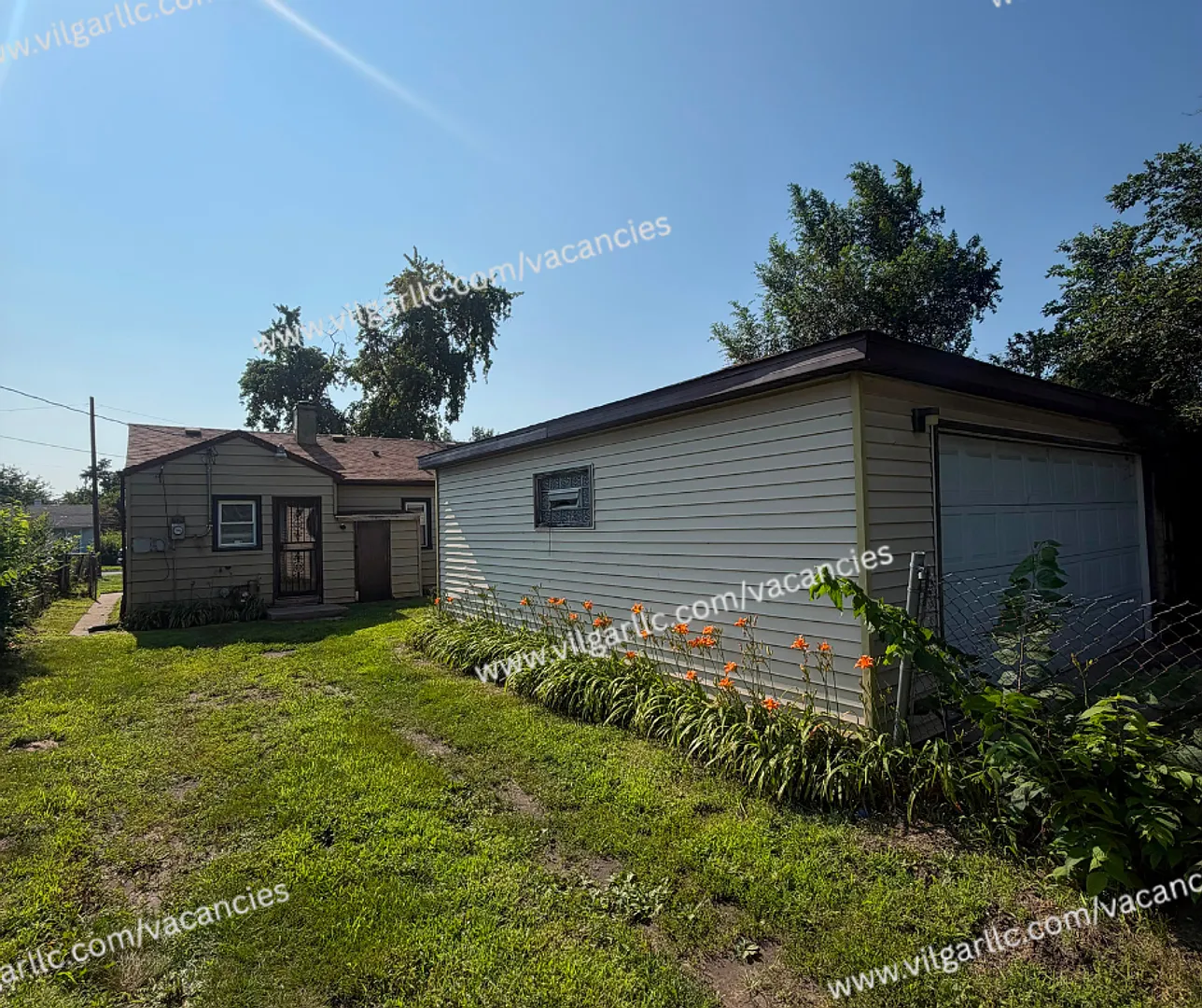 Very spacious 2 Bedroom 1 Bathroom Home — Photo 4