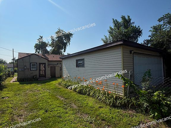 4th image of 727 Mount St