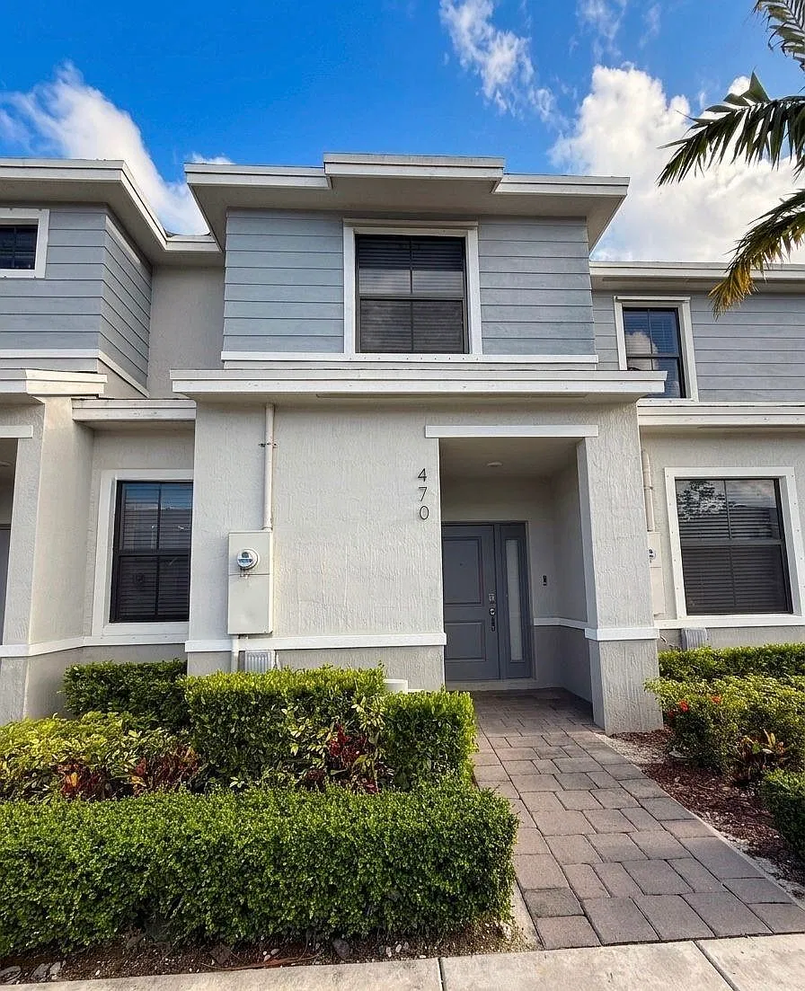 3 bed, 3.5 bath, 1380 sqft, $2,550 — Photo 1