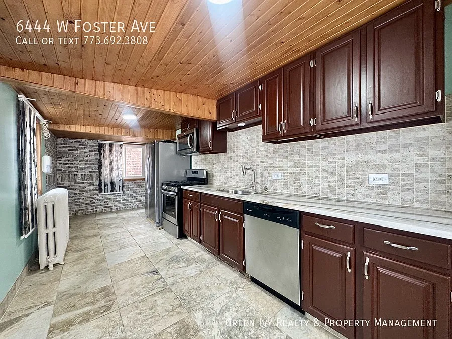 Cozy Single Family Home in Union Ridge-2 Car Garage, Private Backyard! — Photo 3