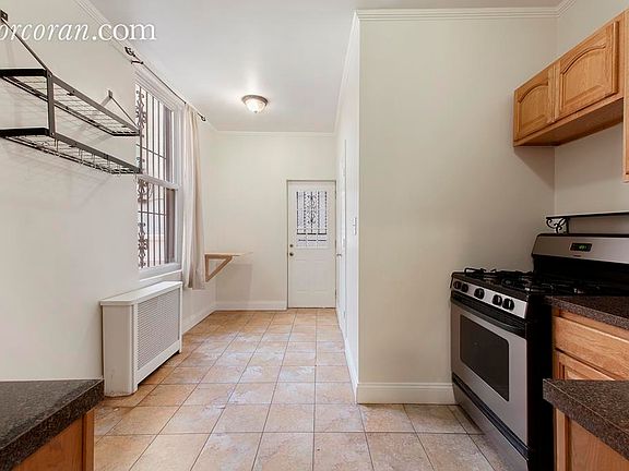 4th image of 1606 Lexington Ave APT 1