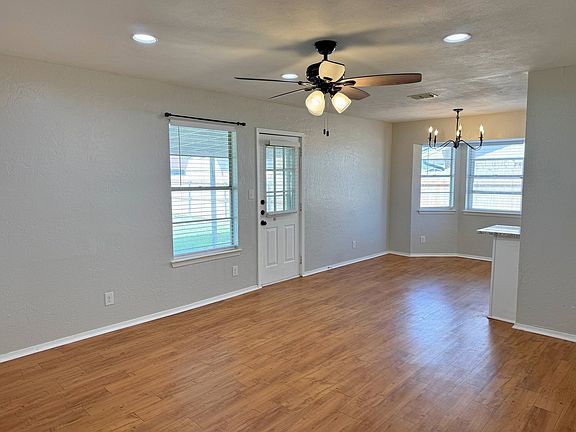 5th image of 2119 Selma Dr
