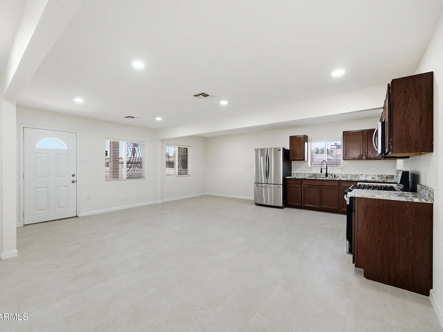 3 bed, 3.0 bath, 1321 sqft, $1,850 — Photo 4