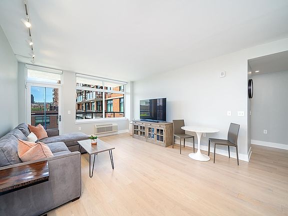 3rd image of 1400 Hudson St APT 721