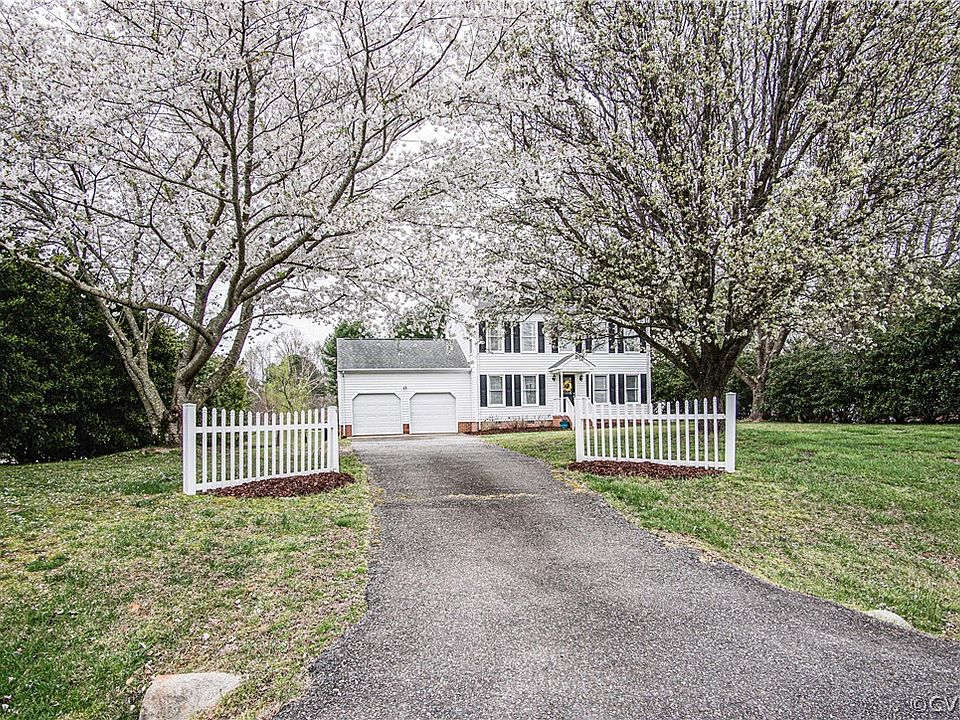 1st image of 208 Loch Haven Dr