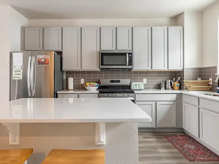 1340 Hoyt St #4 — Photo 4