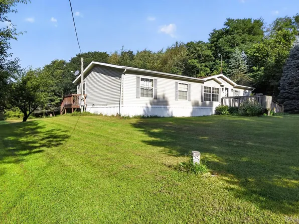 6266 Kikendall Rd, Eaton Rapids, MI 48827