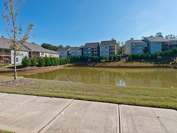 4th image of 1400 Roswell Manor Cir