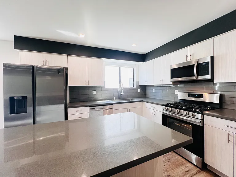 4572 Oakwood Ave — Photo 17