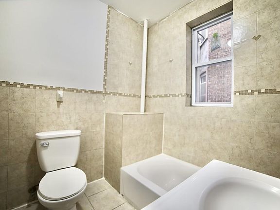 5th image of 384 Baldwin Ave #1D