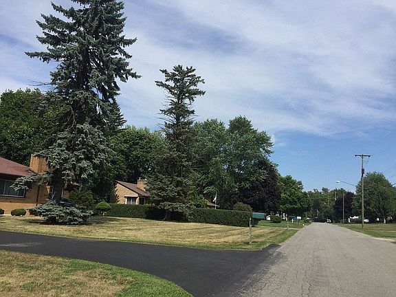 4th image of 1438 Lancashire Dr SE
