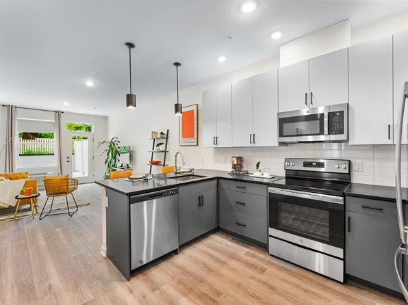 569 Pavonia Avenue image 3 of 17