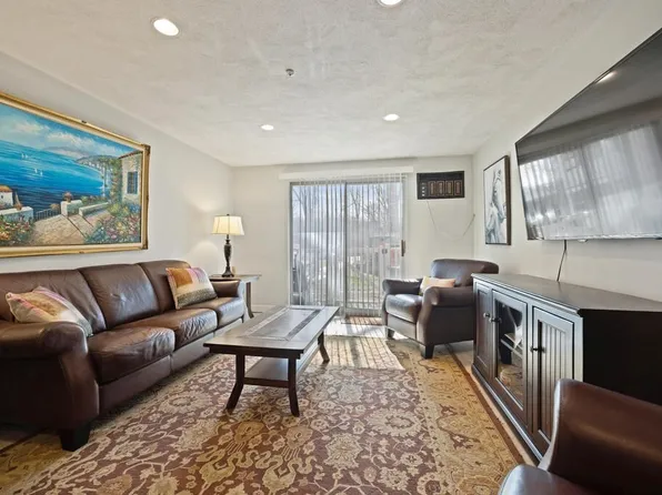 5 Karen Cir, Billerica, MA 01821