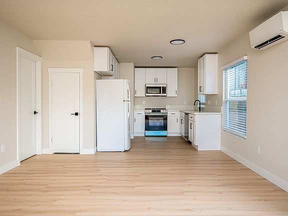 5th image of 7414 N Albina Ave APT A