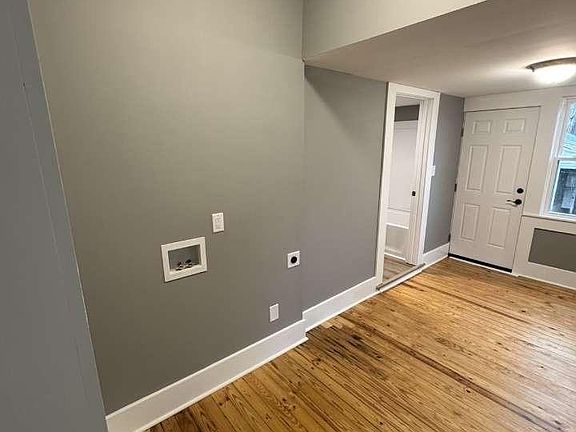 2nd image of 121 Falls Rd