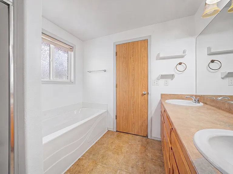 1909 Allen Ave — Photo 17