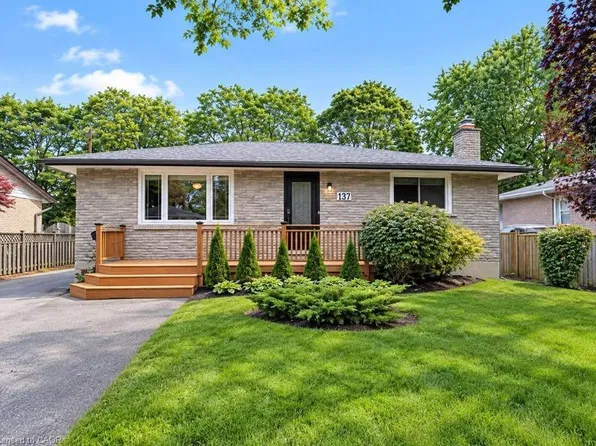 137 Country Club Dr, Guelph, ON N1E 3K8