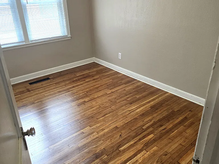 202 1st St W #202 — Photo 9