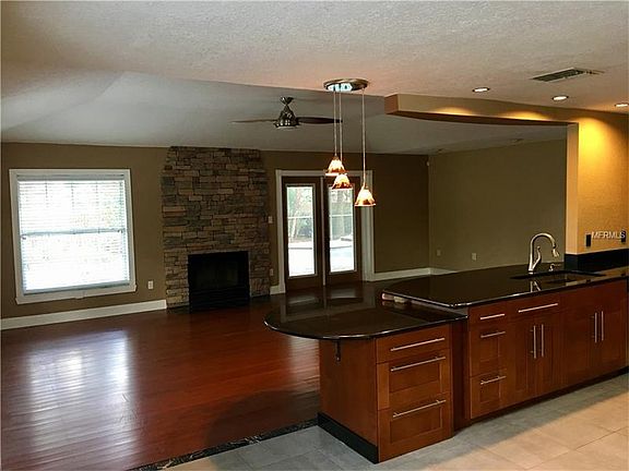 4th image of 403 Barrywood Ln
