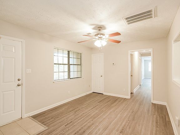 3rd image of 3648 Mansfield Ln
