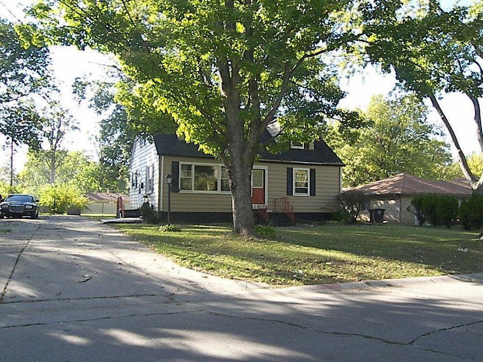 2nd image of 3916 Abbott St