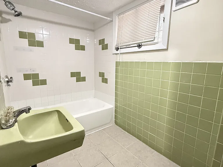 25 Embassy Rd — Photo 11
