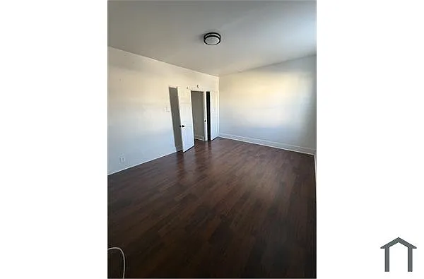 Building Photo - 2921 W 9th St