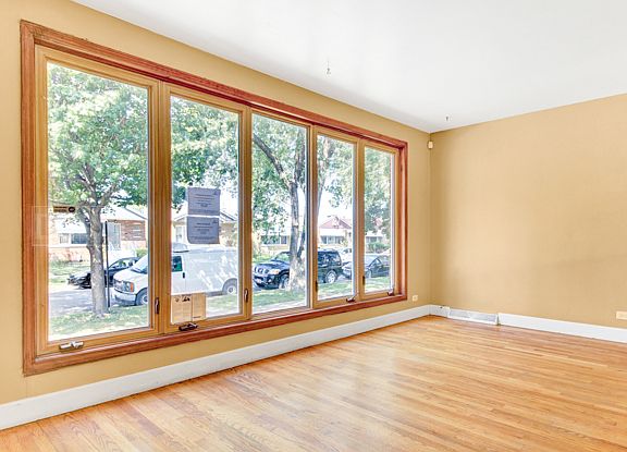 3rd image of 4733 S La Crosse Ave