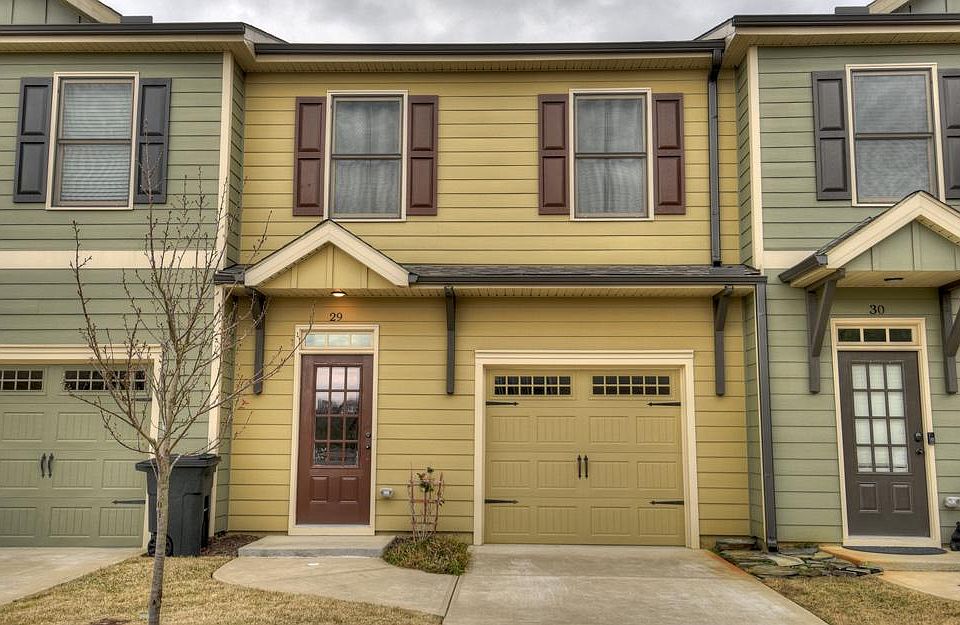 1st image of 208 Highlands Hill Dr