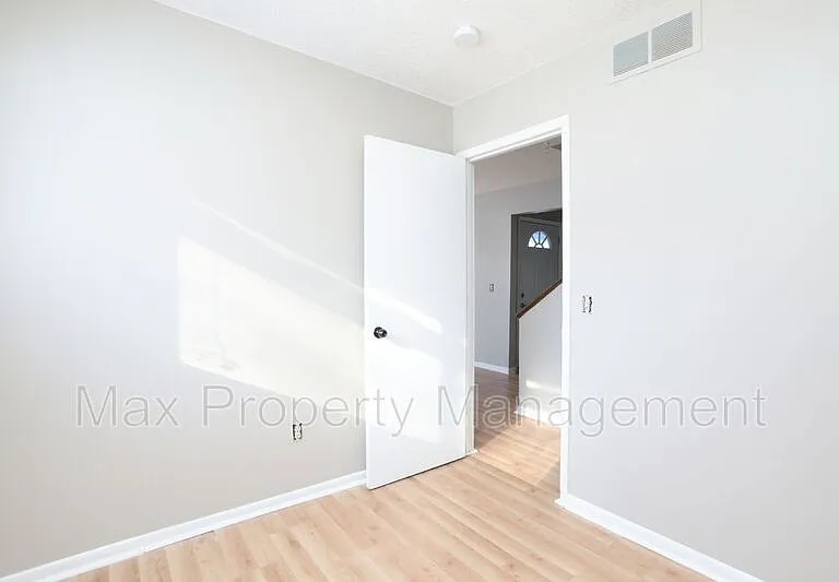 3919 SW 3rd St — Photo 6