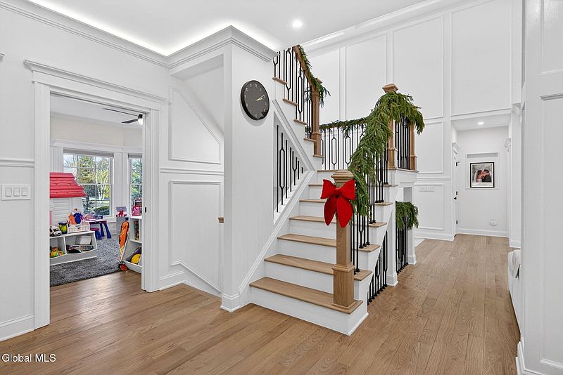 5th image of 220 Brittany Place